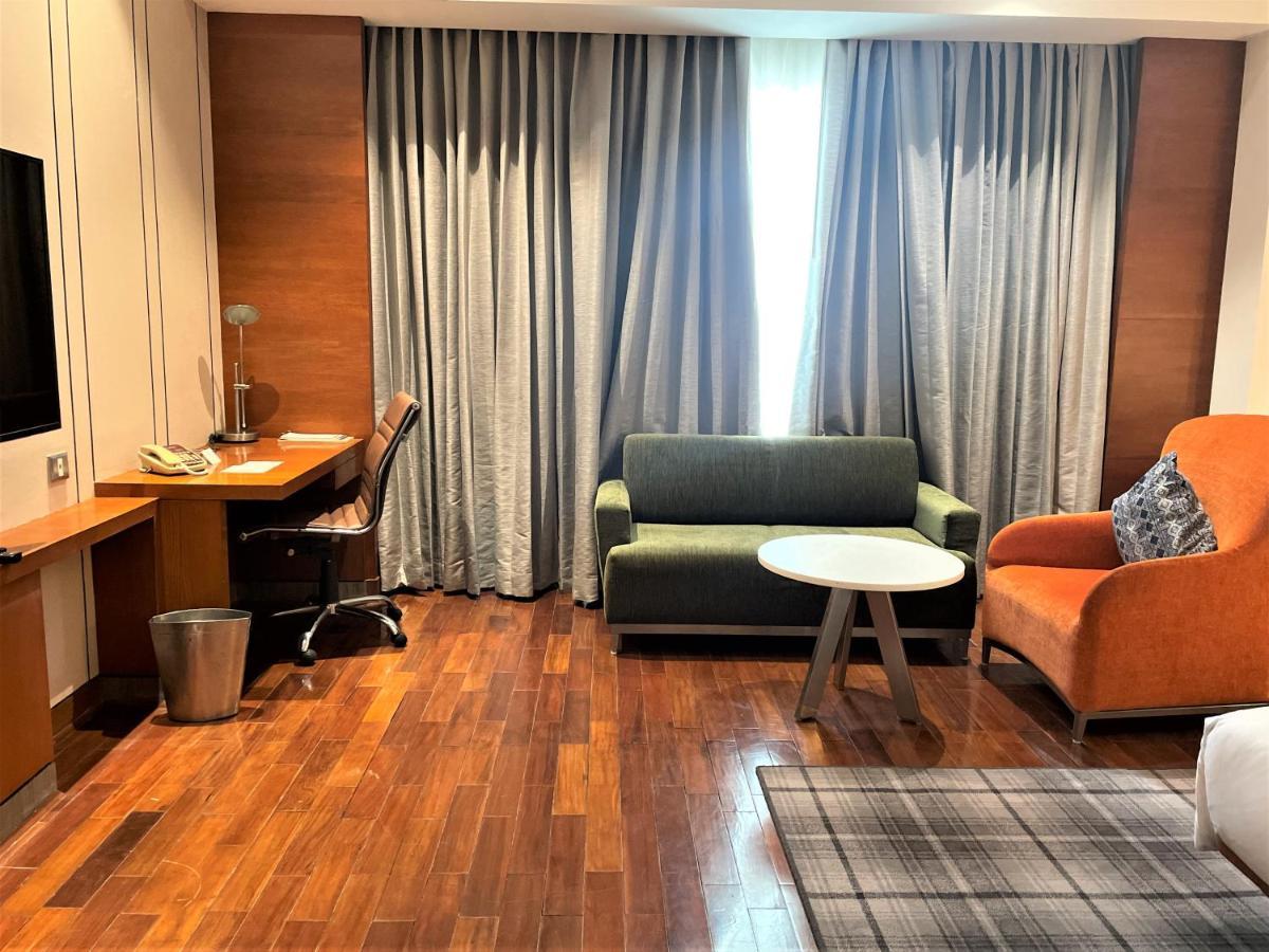 Hyatt Centric Janakpuri New Delhi Hotel Exterior foto A room at the hotel