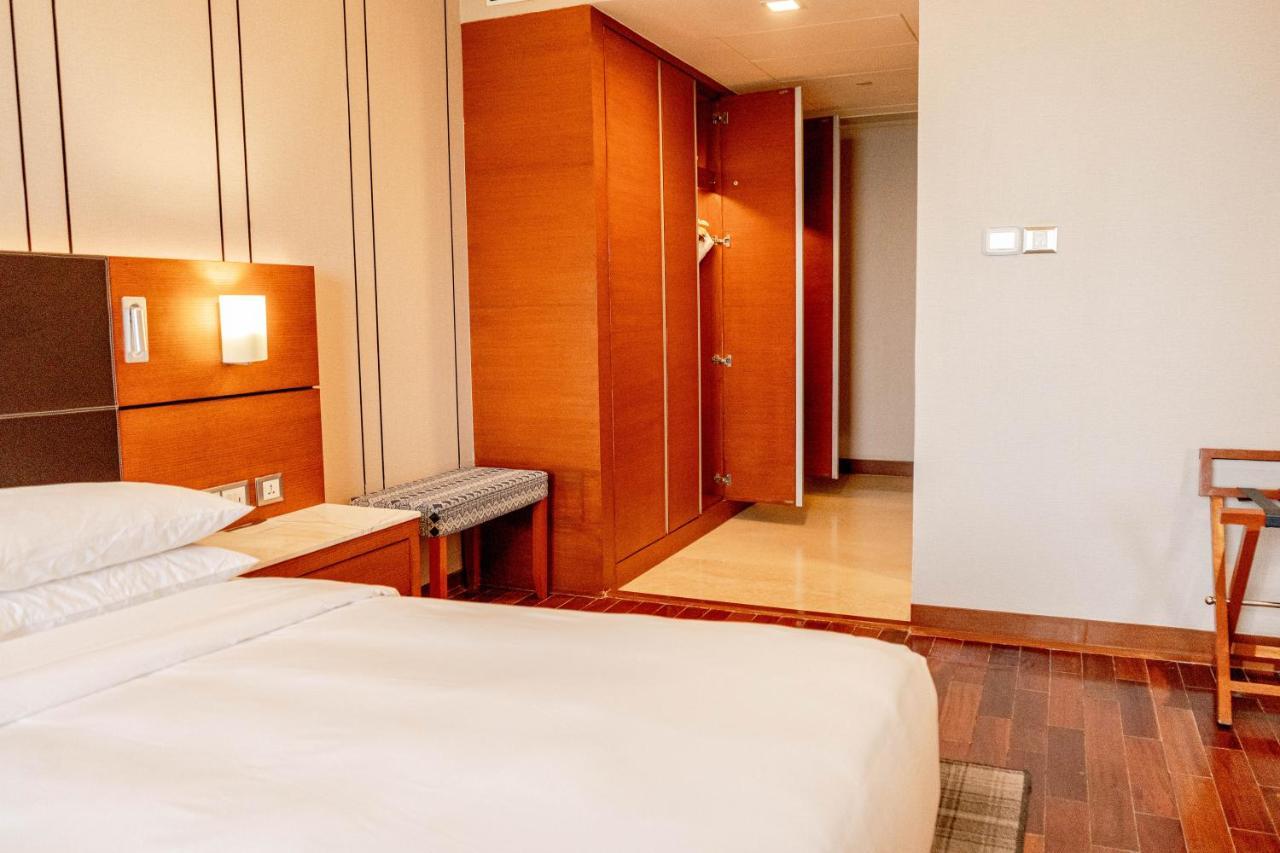 Hyatt Centric Janakpuri New Delhi Hotel Exterior foto A room at the hotel