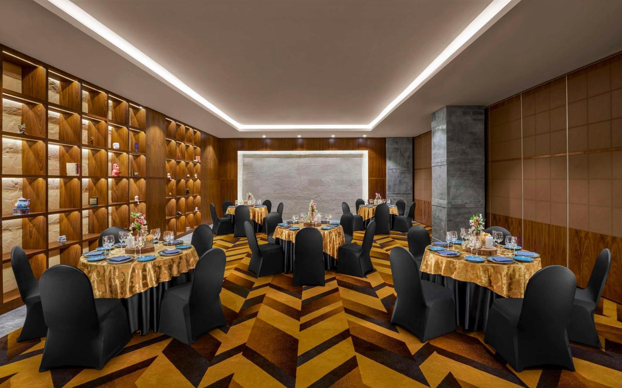 Hyatt Centric Janakpuri New Delhi Hotel Exterior foto The Royal Ballroom