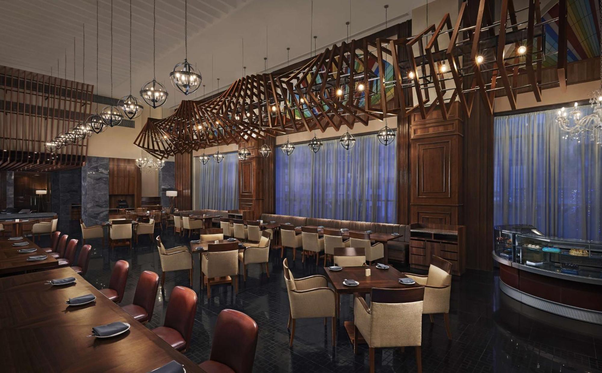 Hyatt Centric Janakpuri New Delhi Hotel Exterior foto The interior of the restaurant